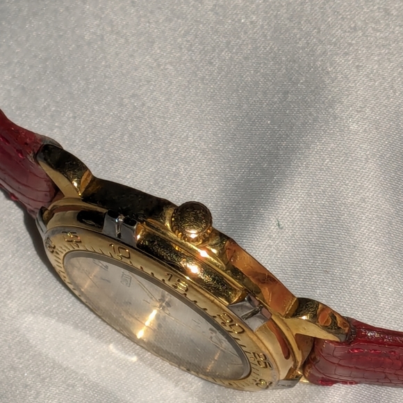 Vintage 1990 Guess Inc watch - Picture 9 of 16